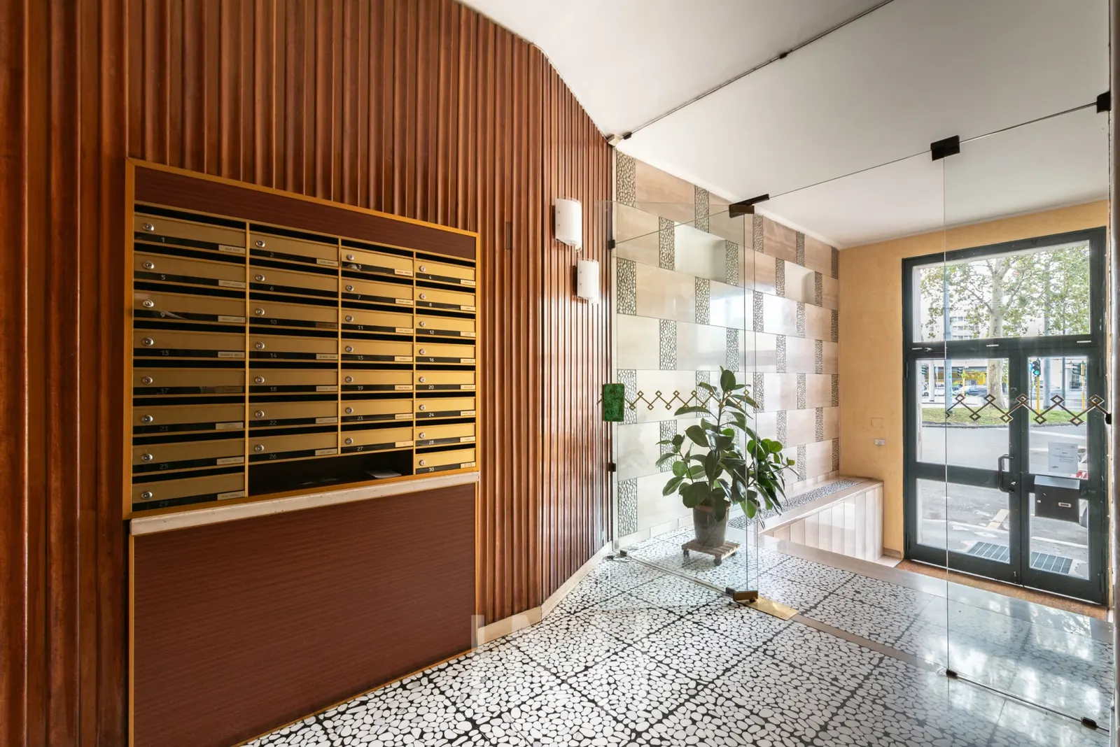 Ingresso: Piazza S. Belfanti 6