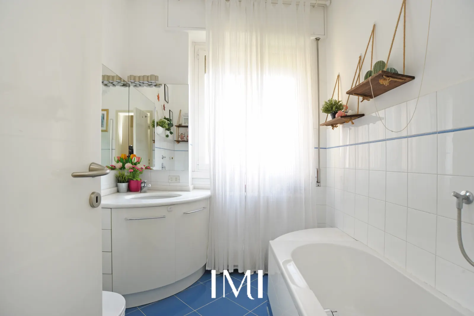 Bagno: Via Gavirate, 16