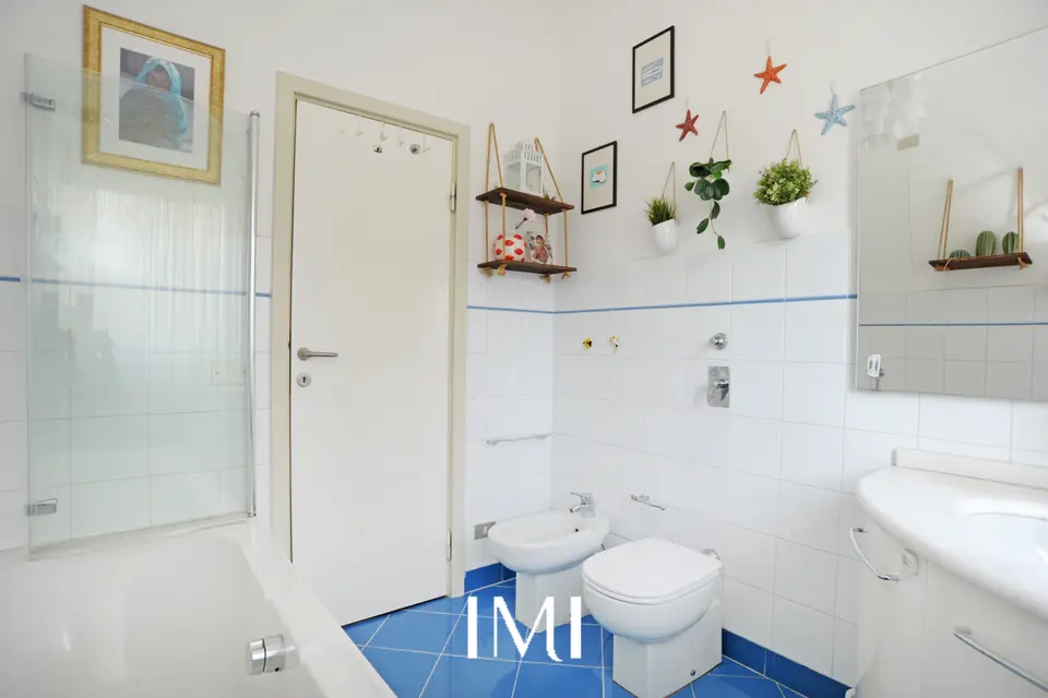 Bagno: Via Gavirate, 16