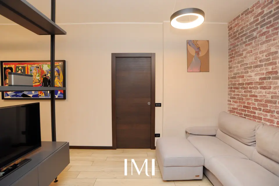 Soggiorno: Via Signorelli, 5 