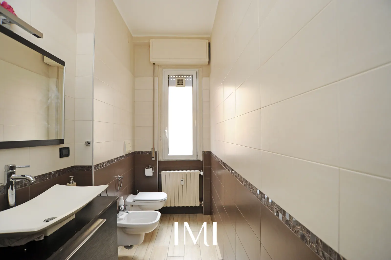 Bagno: Via Signorelli, 5 