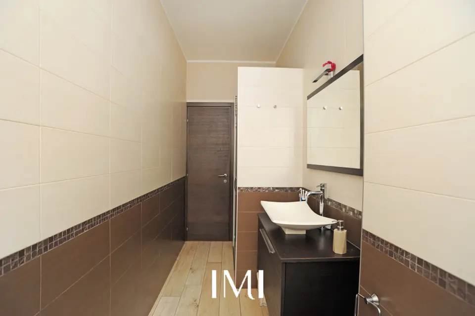 Bagno: Via Signorelli, 5 