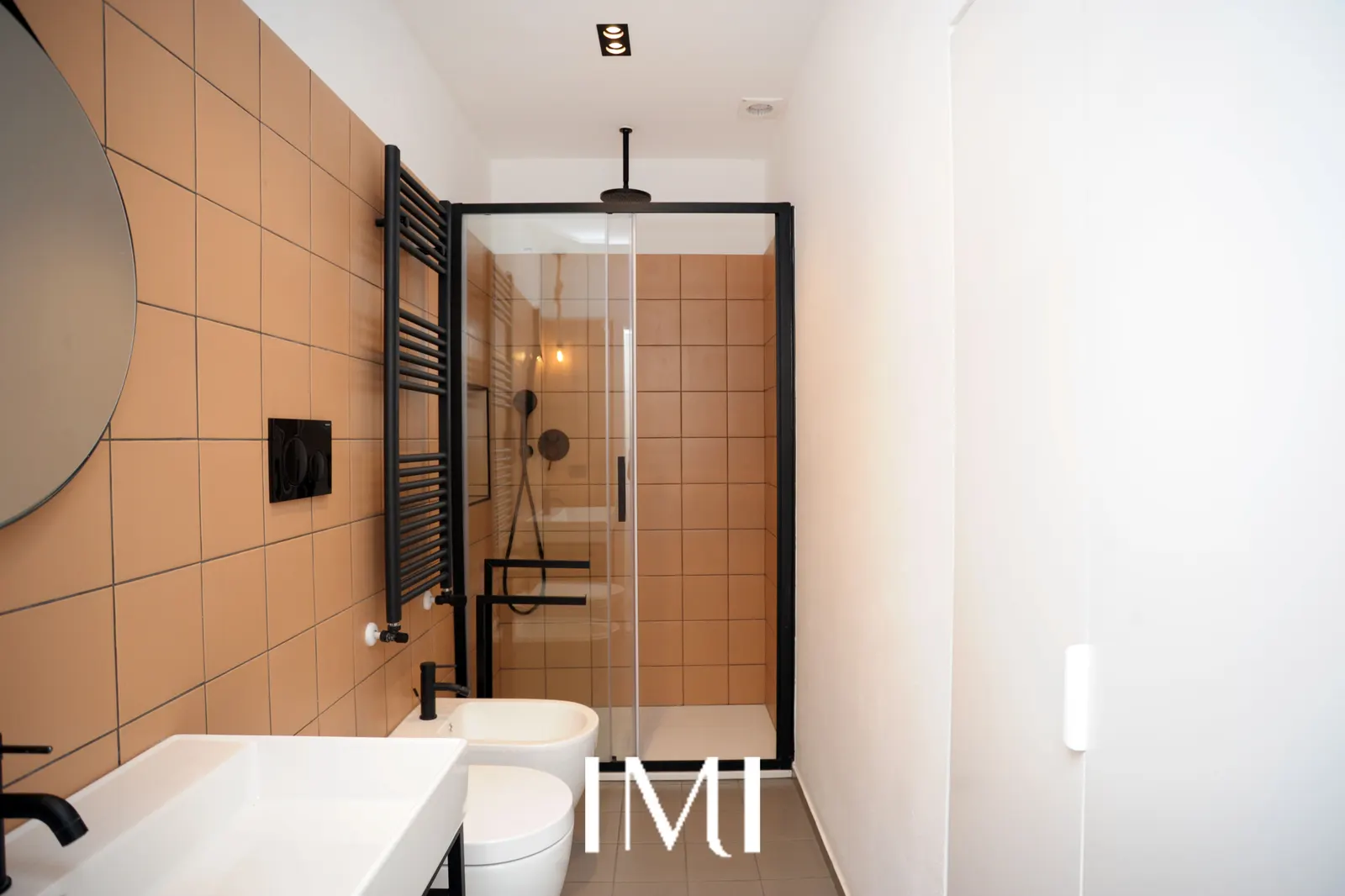 Bagno: Via Asiago, 42 