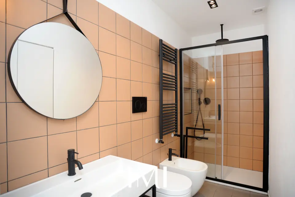 Bagno: Via Asiago, 42 
