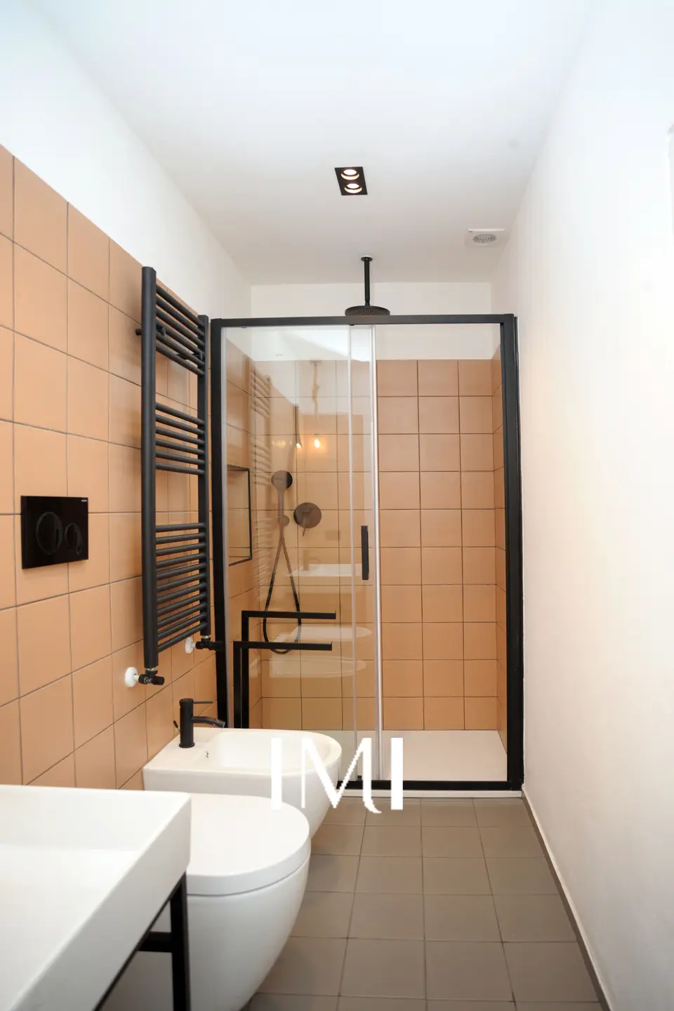 Bagno: Via Asiago, 42 