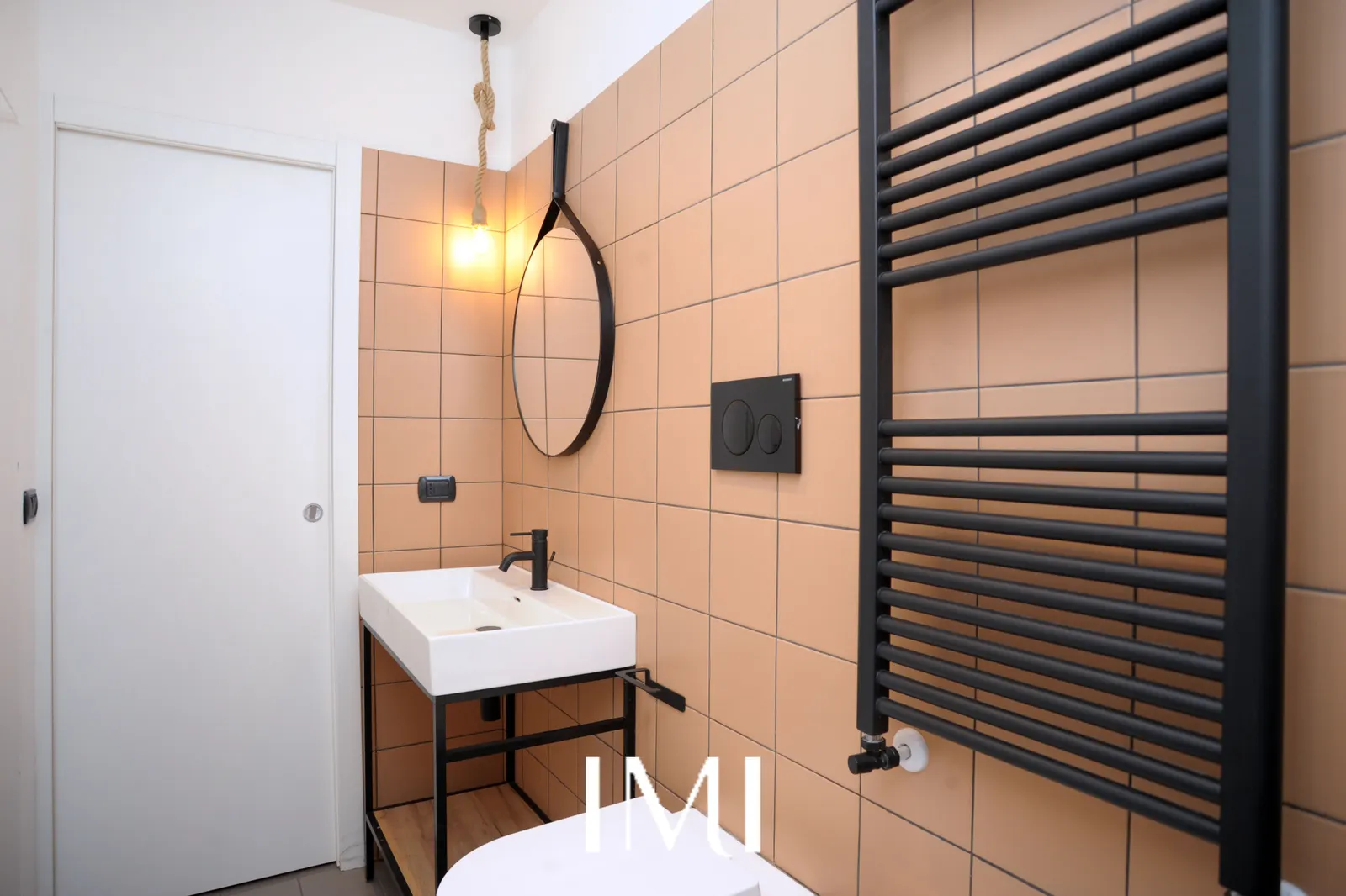 Bagno: Via Asiago, 42 
