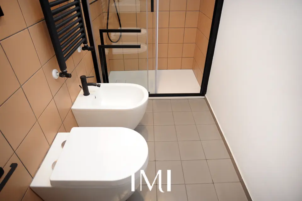 Bagno: Via Asiago, 42 