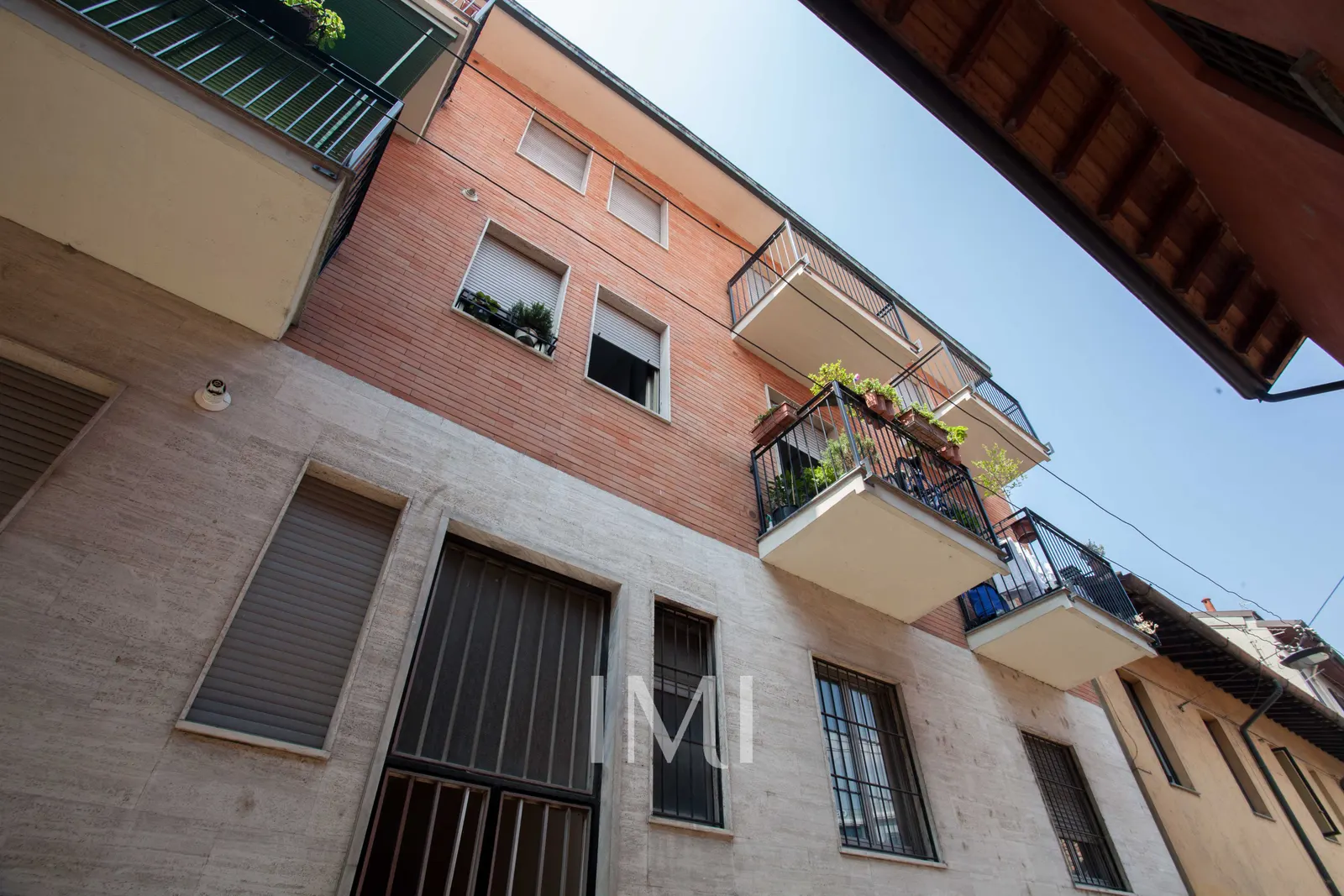 Facciata: Via dei Fontanili 6