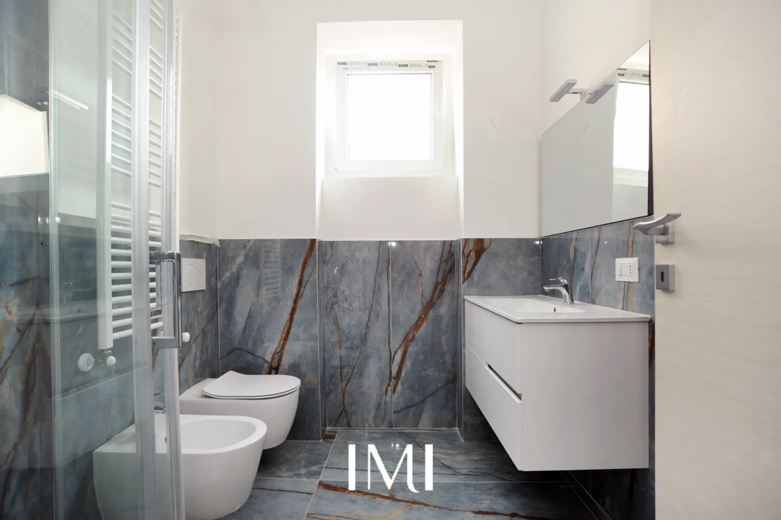 Bagno: Via Cardinal Ferrari 56, Rho 