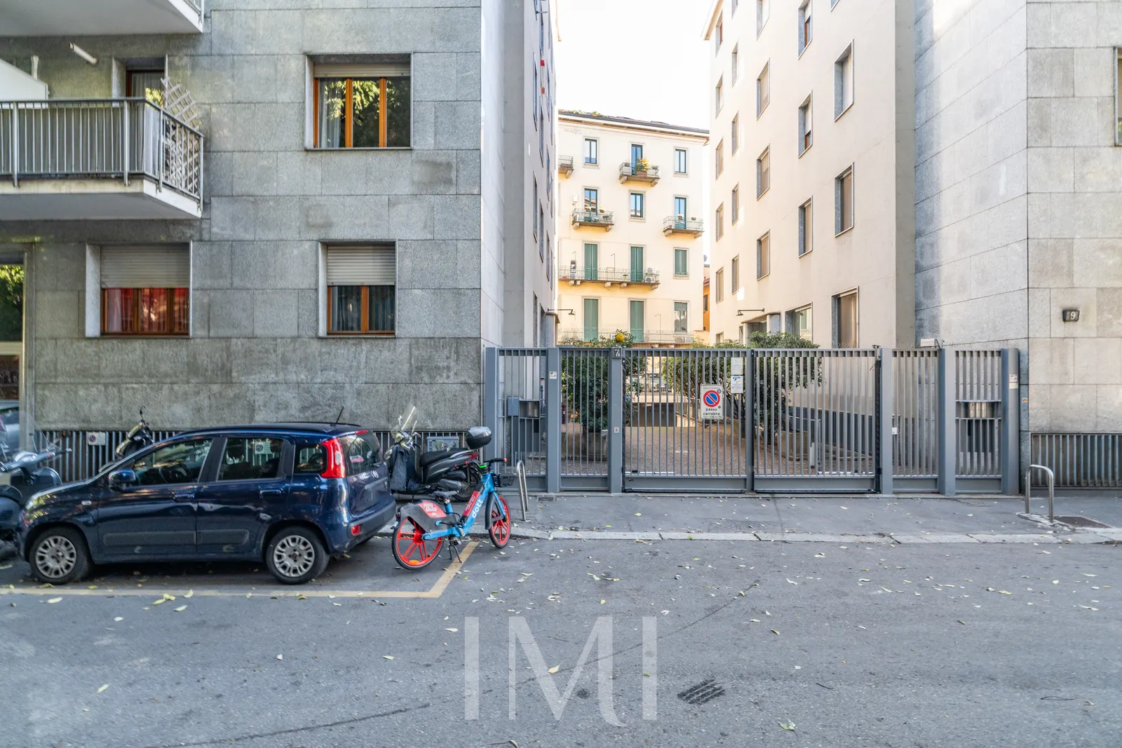 Facciata: MM Porta Genova /Corso Cristoforo Colombo