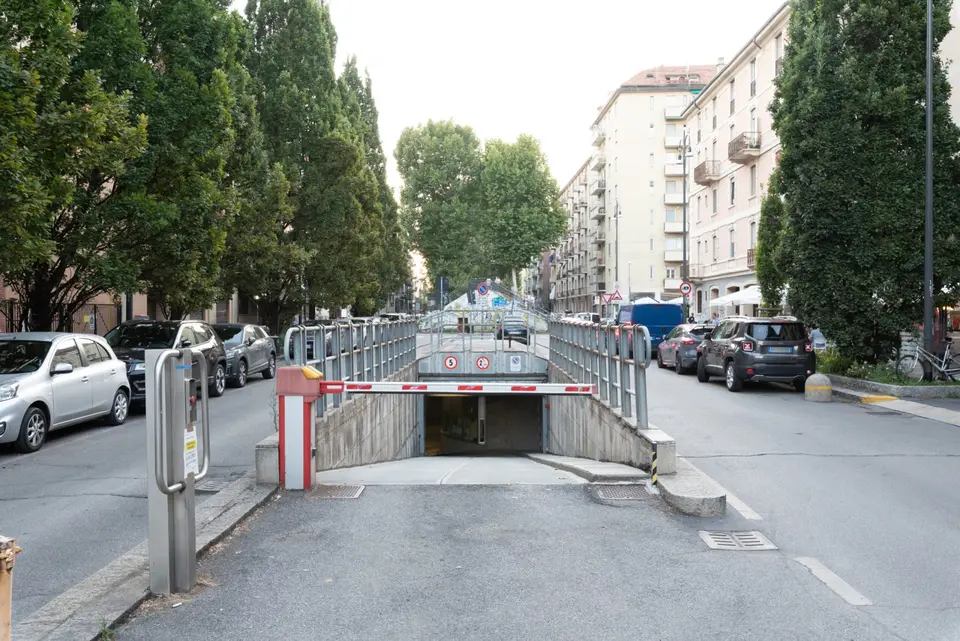 Garage/box Auto in vendita a Milano: Via Pavia