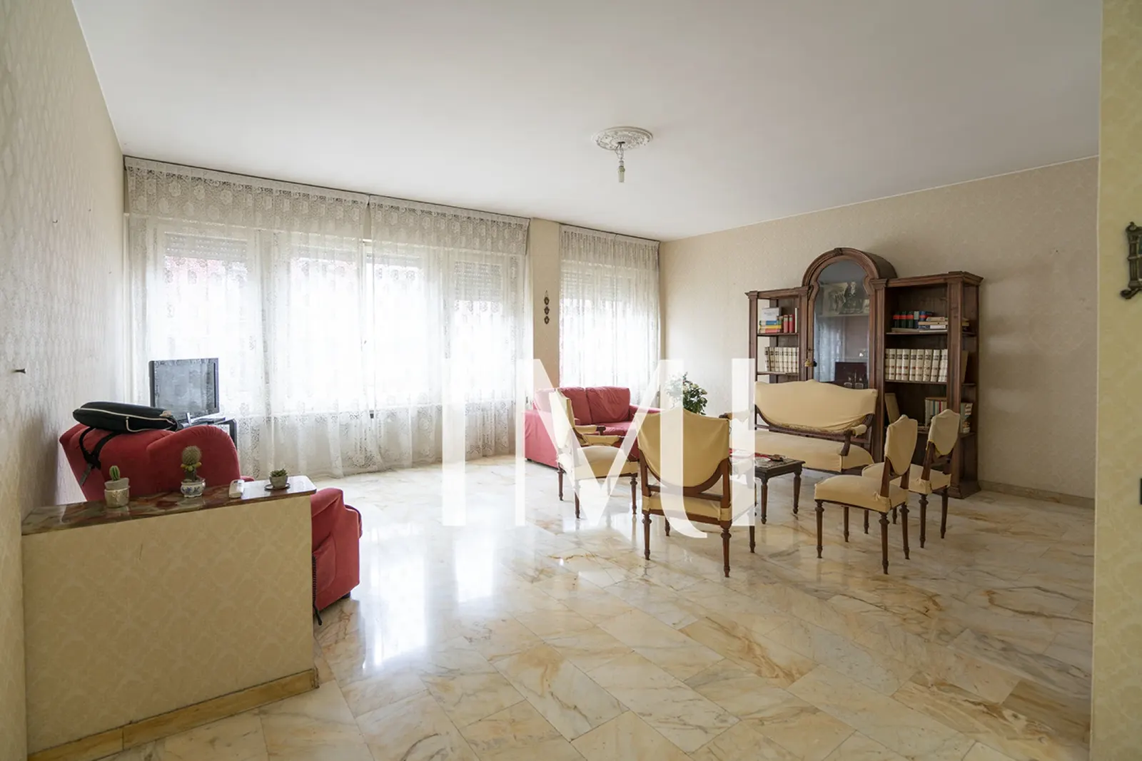 Appartamento: Ampio quadrilocale con due balconi e portineria full time